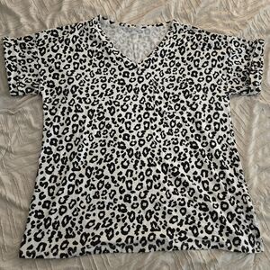 Leopard print tshirt with pocket